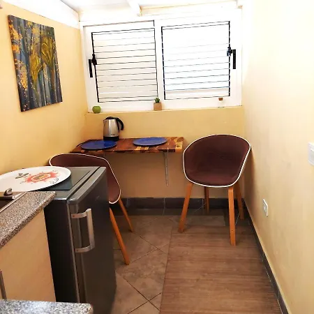 Semesterbostad Cheap Studio, Wifi Free Adeje House